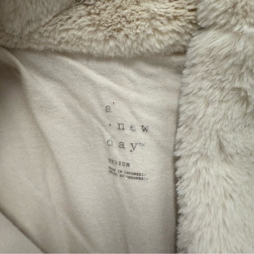 a new day Cream Faux Fur Teddy Sherpa Pullover M - Picture 3 of 4